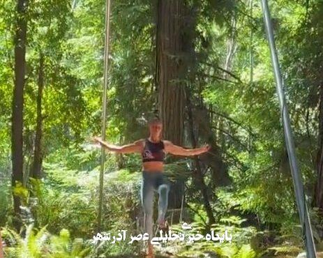 این زن با استفاده از موهایش ۲۵ دقیقه از درخت آویزان ماند