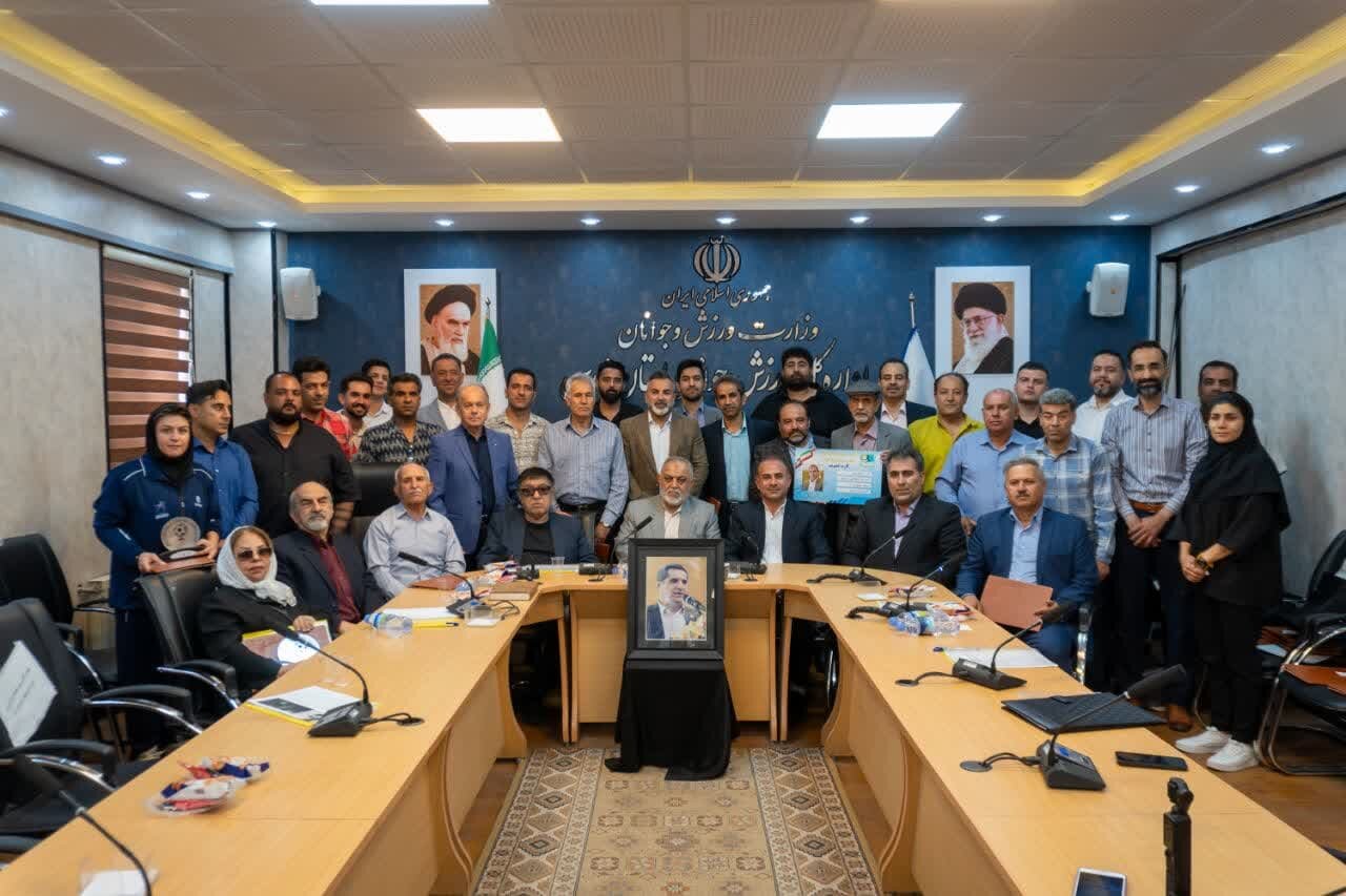 مربیان ستون اصلی توسعه فوتبال فارس هستند