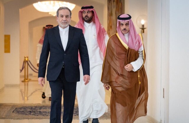 عراقچی به وزیر خارجه عربستان تجاوز اسرائیل بدون هماهنگی و