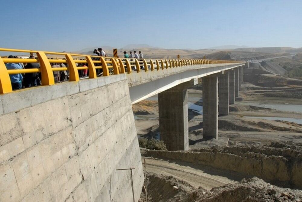 احداث پل بزرگ ماشِنگی استان هرمزگان در مسیر تکمیل نهایی