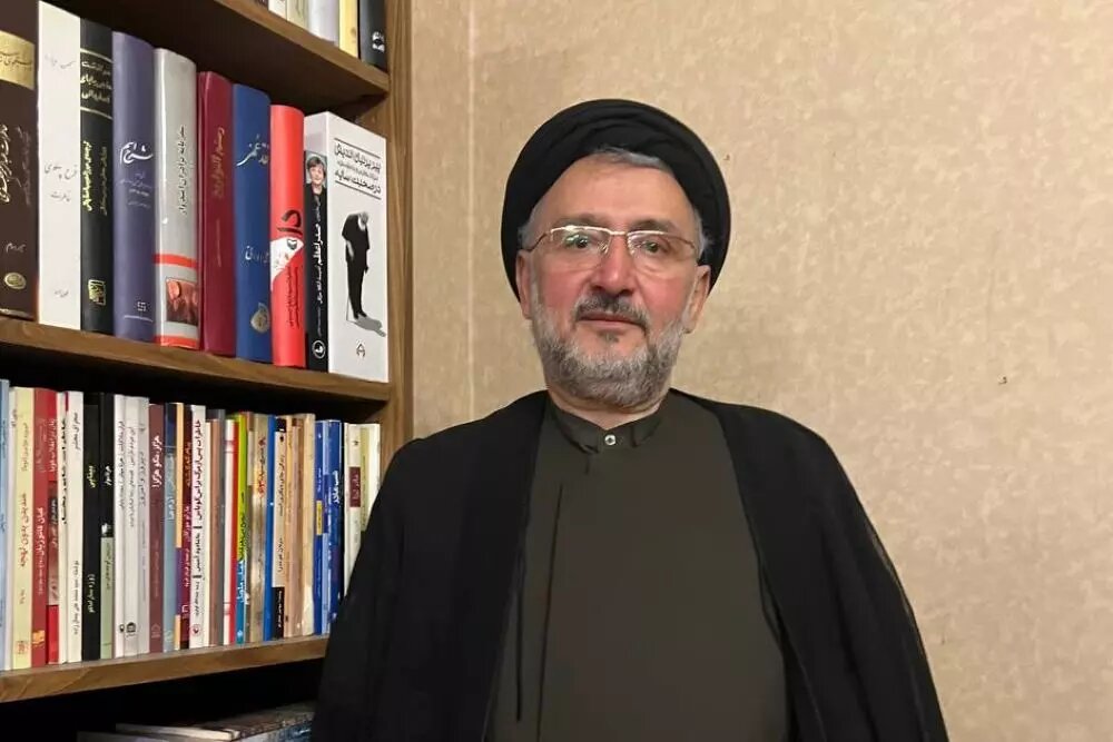 همه آمده بودند، حتی با اخطار حجاب