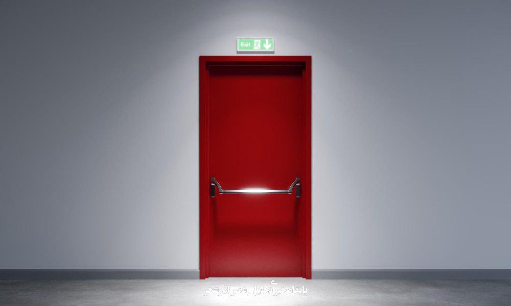 درب ضد حریق خروج اضطراری با تابلو سبز EXIT