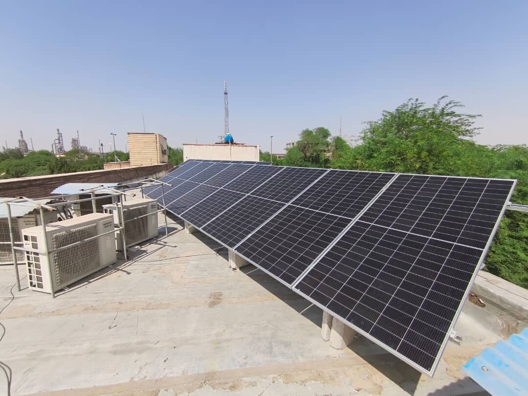 ثبت نام متقاضیان احداث نیروگاه‌های خورشیدی پشت‌بامی در تبریز